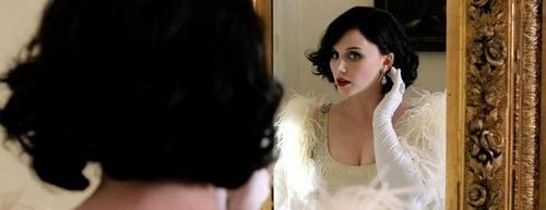 LOSS OF A TEARDROP DIAMOND Bryce Dallas Howard