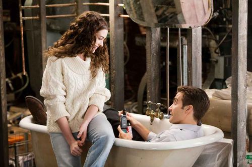 LOVE AND OTHER DRUGS Still 3