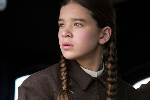 TRUE GRIT Hailee Steinfeld TRUE GRIT Hailee Steinfeld