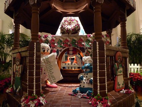 Walt Disney World Hotel Christmas 18