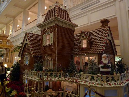 Walt Disney World Hotel Christmas 25