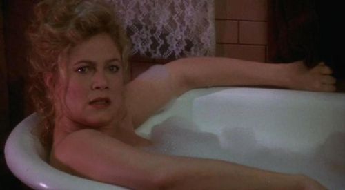 V.I. WARSHAWSKI Kathleen Turner Bathtub V.I. WARSHAWSKI Kathleen Turner Bathtub