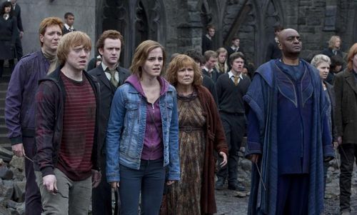 HARRY POTTER AND THE DEATHLY HALLOWS PART 2 Hogwarts Rubble