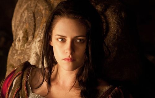 SNOW WHITE AND THE HUNTSMAN Still 3 SNOW WHITE AND THE HUNTSMAN Still 3