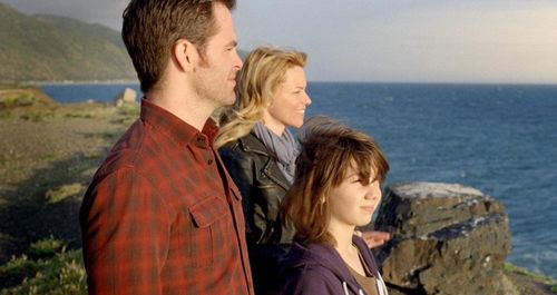 PEOPLE LIKE US Still 3 PEOPLE LIKE US Still 3