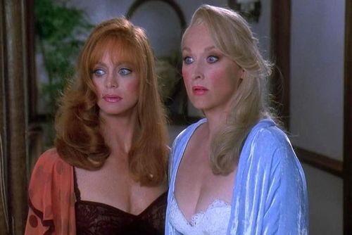DEATH BECOMES HER Meryl Streep Goldie Hawn DEATH BECOMES HER Meryl Streep Goldie Hawn