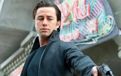 LOOPER Still 3 LOOPER Still 3