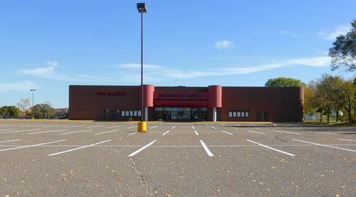 BROOKDALE 8 Cinemas Brooklyn Center, MN 24