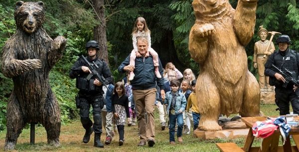 KINDERGARTEN COP 2 b