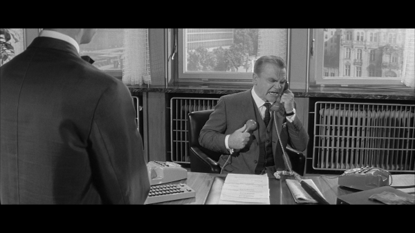 00004.m2ts_snapshot_00.26.12_[2017.05.27_07.07.18]